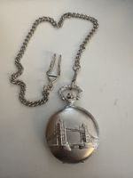 G 781 ) Taschenuhr mit Kette Motiv: Die Londoner Tower Bridg