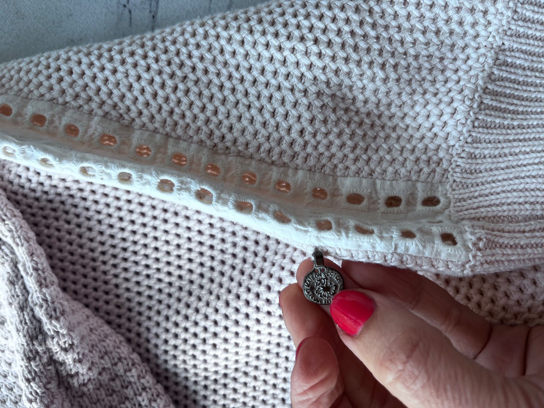 Maison Scotch Pullover & Sweatshirts: Maison Scotch Pullover Baumwolle Puder Rosa mit Broderie – Gebraucht aus Zürich von maral787 2