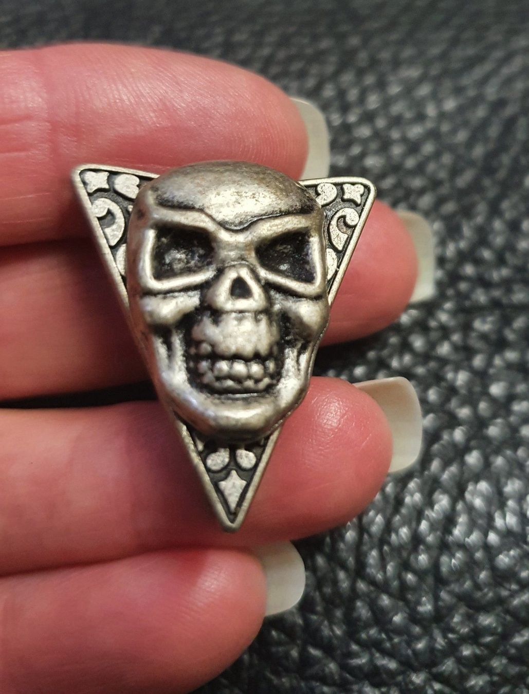 Ciondoli: Neu: "Hemd"-Kragen - Spitzen mit Skull – Nuovo (secondo la descrizione) da Muri AG venduto da Edlerweiss-Schwarz 3