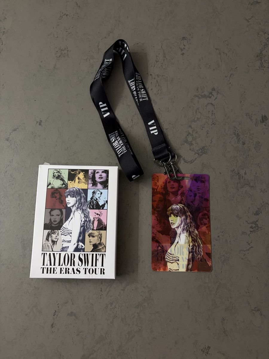 Libri: Taylor Swift - The Eras Tour - Merch Box – Nuovo e nell'imballaggio originale da Unterstammheim venduto da elw_wg5y 5
