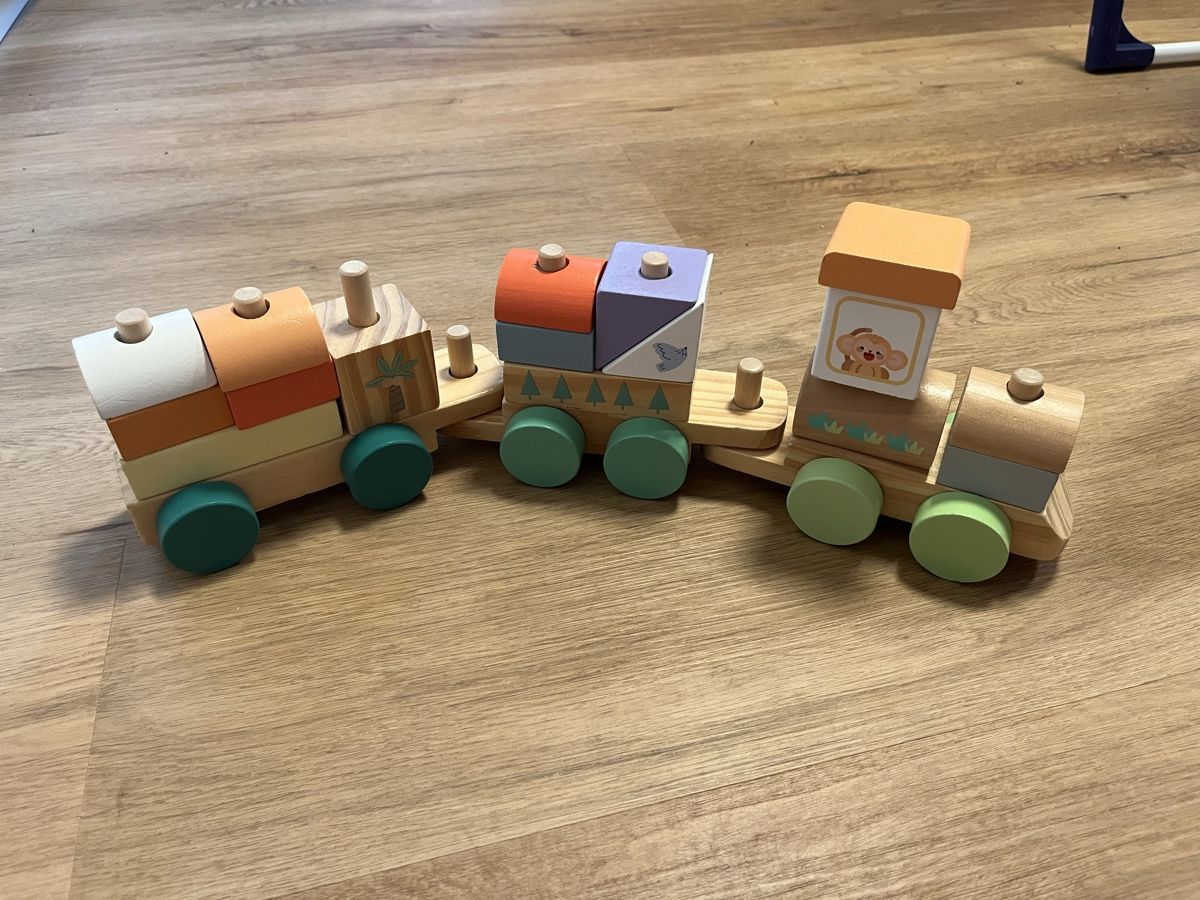Jouets: Eisenbahnholzzug Kinder – D'occasion à Dübendorf par helenlisa
