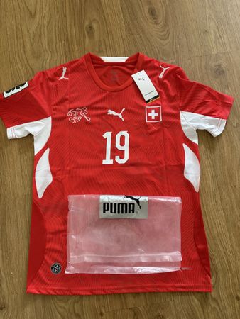 Fussballtrikot Schweiz Grösse M mit Namendruck Okafor 19