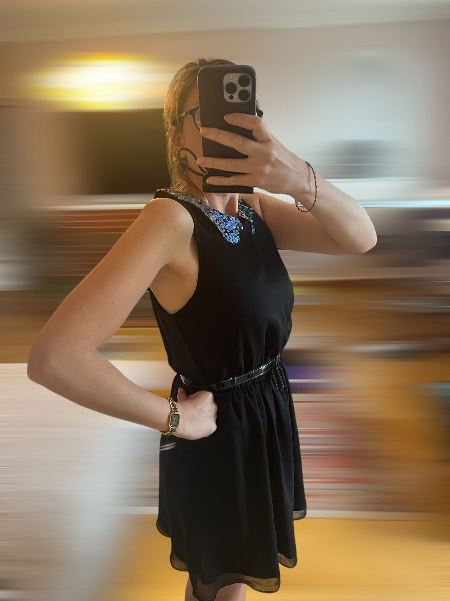 Vestiti: Robe noire de soirée BCBG Generation col Claudine en sequins – Usato da Lausanne venduto da Stephaniesdressing 7