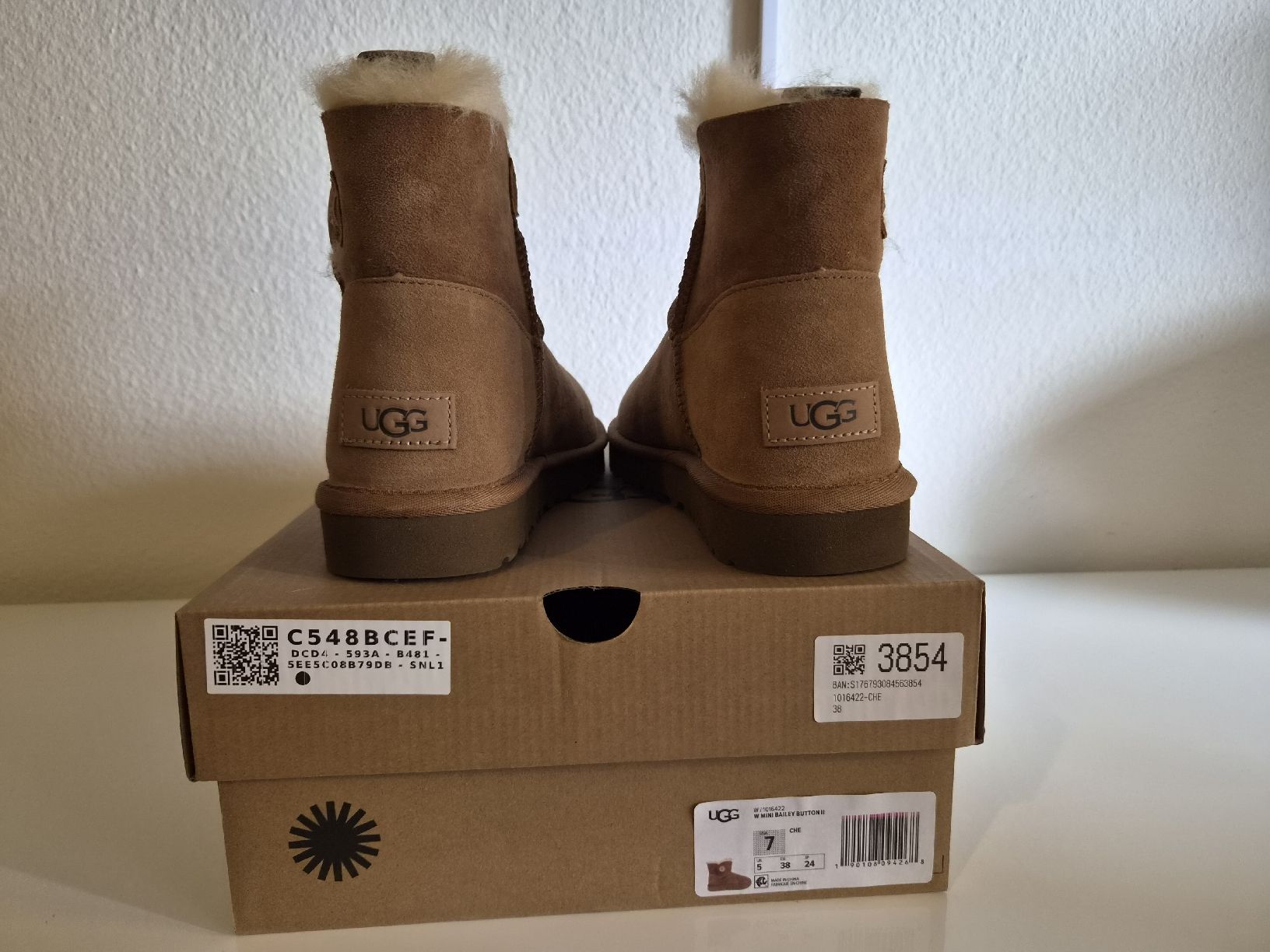 Ugg Damenschuhe: UGG Mini Bailey Button - Grösse 38 – Neu und originalverpackt aus Reinach BL von sunny2014 3