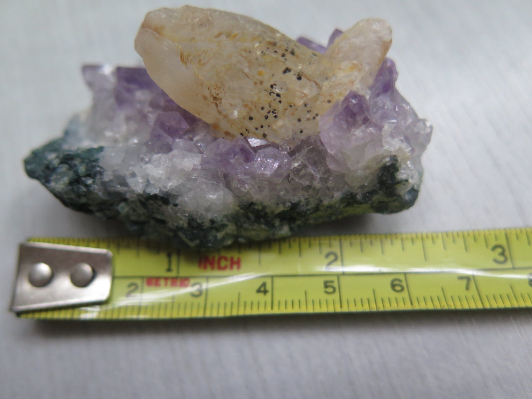 Minerali & Pietre curative: Amethyst mit Calcit – Usato da Schaffhausen venduto da Yamakana51L8736OQ8 7