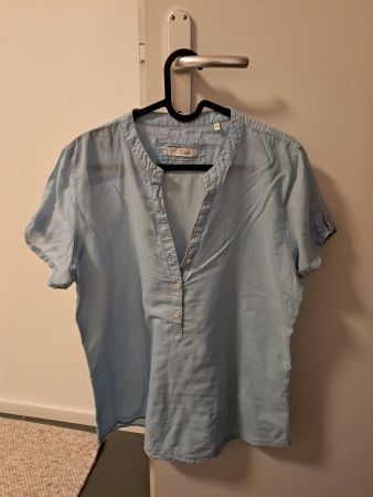 Blaue Bluse von Emily Van de Bergh
