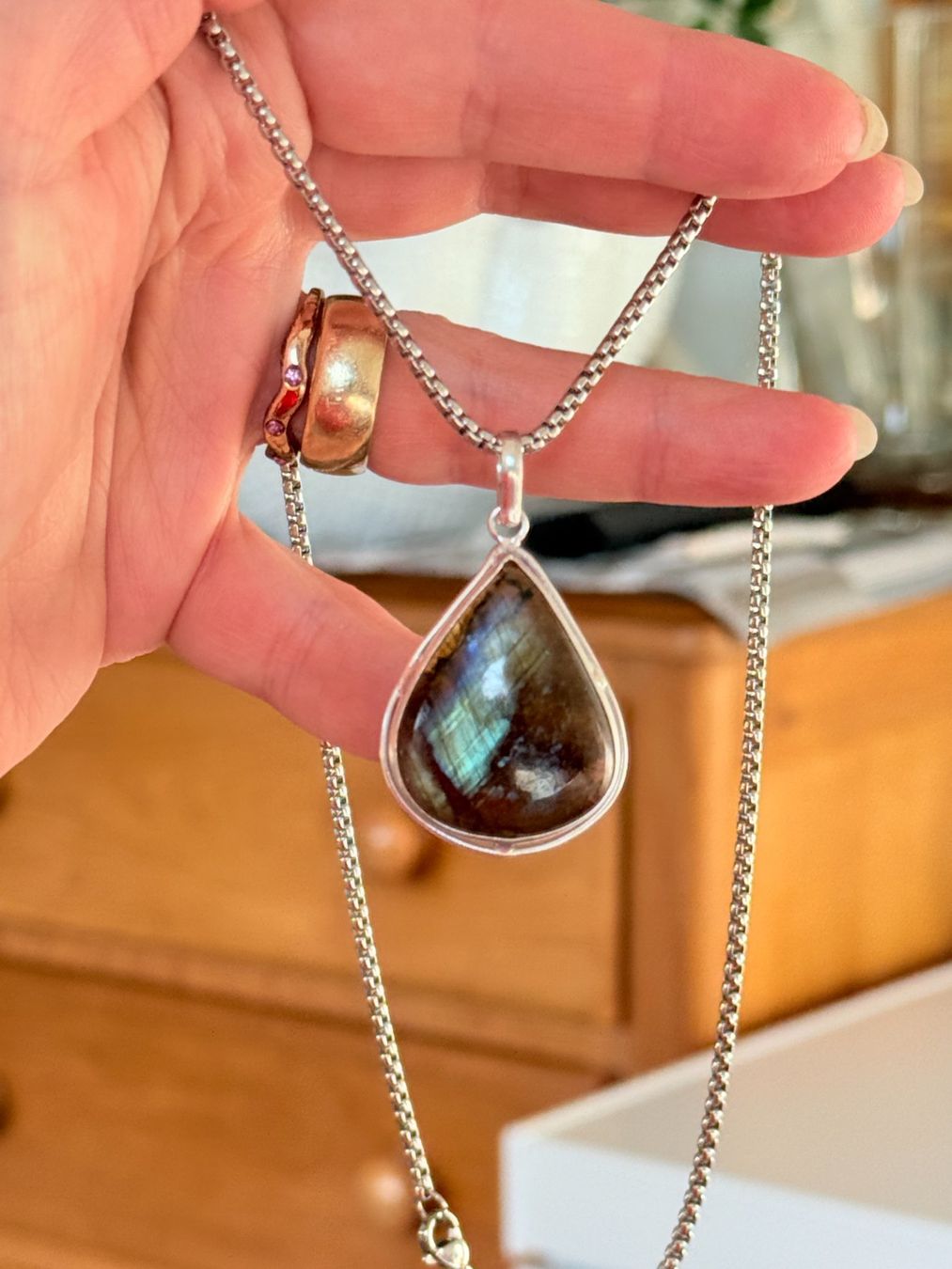 Catenine: Collier Labradorite naturelle – Nuovo e nell'imballaggio originale da Genève venduto da AGBERG 2