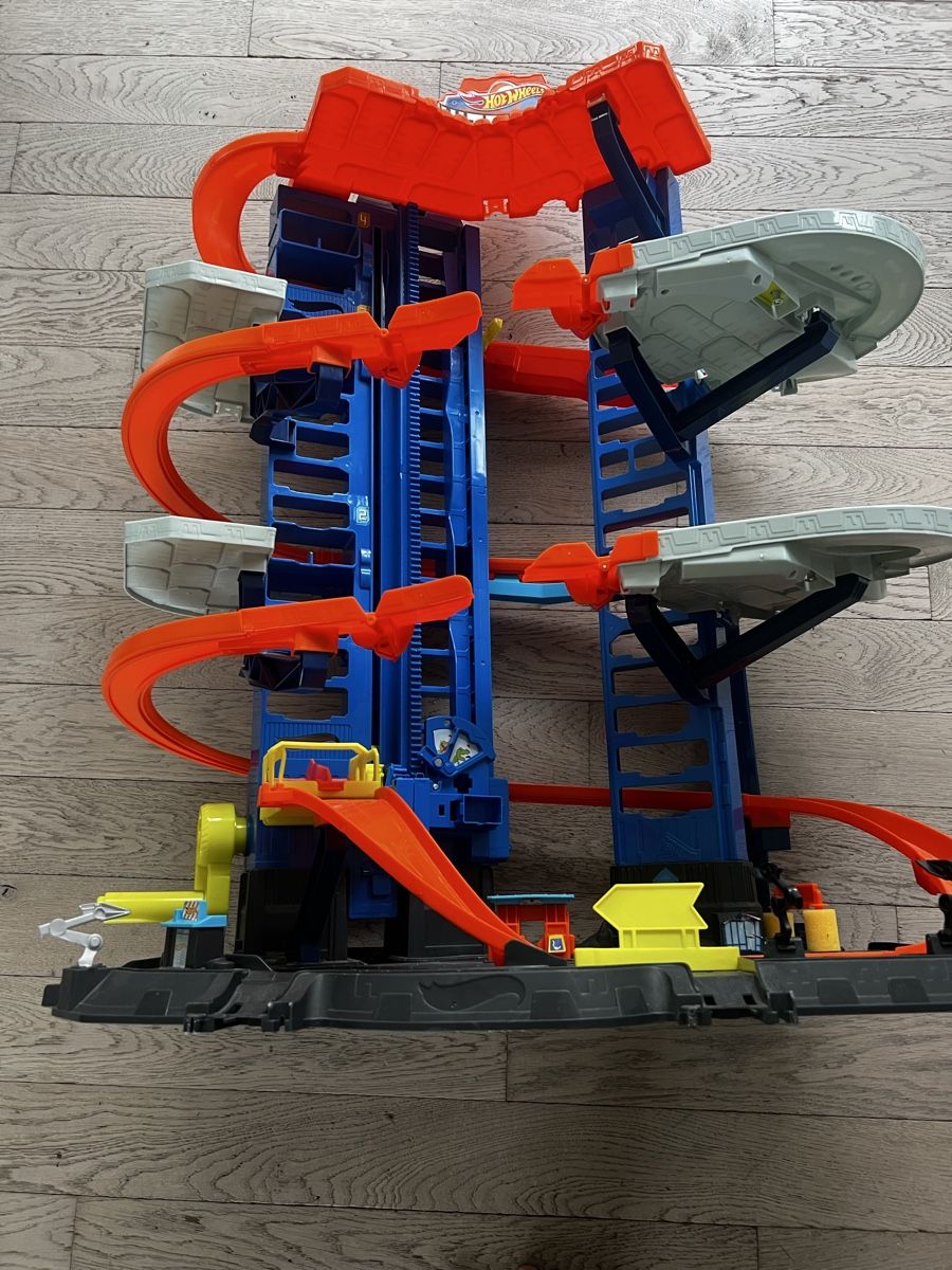 Hot Wheels Giocattoli: Hot Wheels Garage – Usato da Horgen venduto da Epinas 7