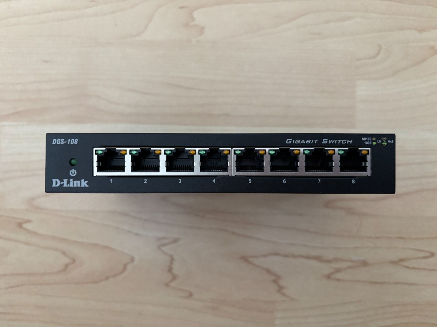 Dlink Hub & Switch: D-Link DES-108/E, ethernet switch – Usato da Oberlunkhofen venduto da davidtully 2