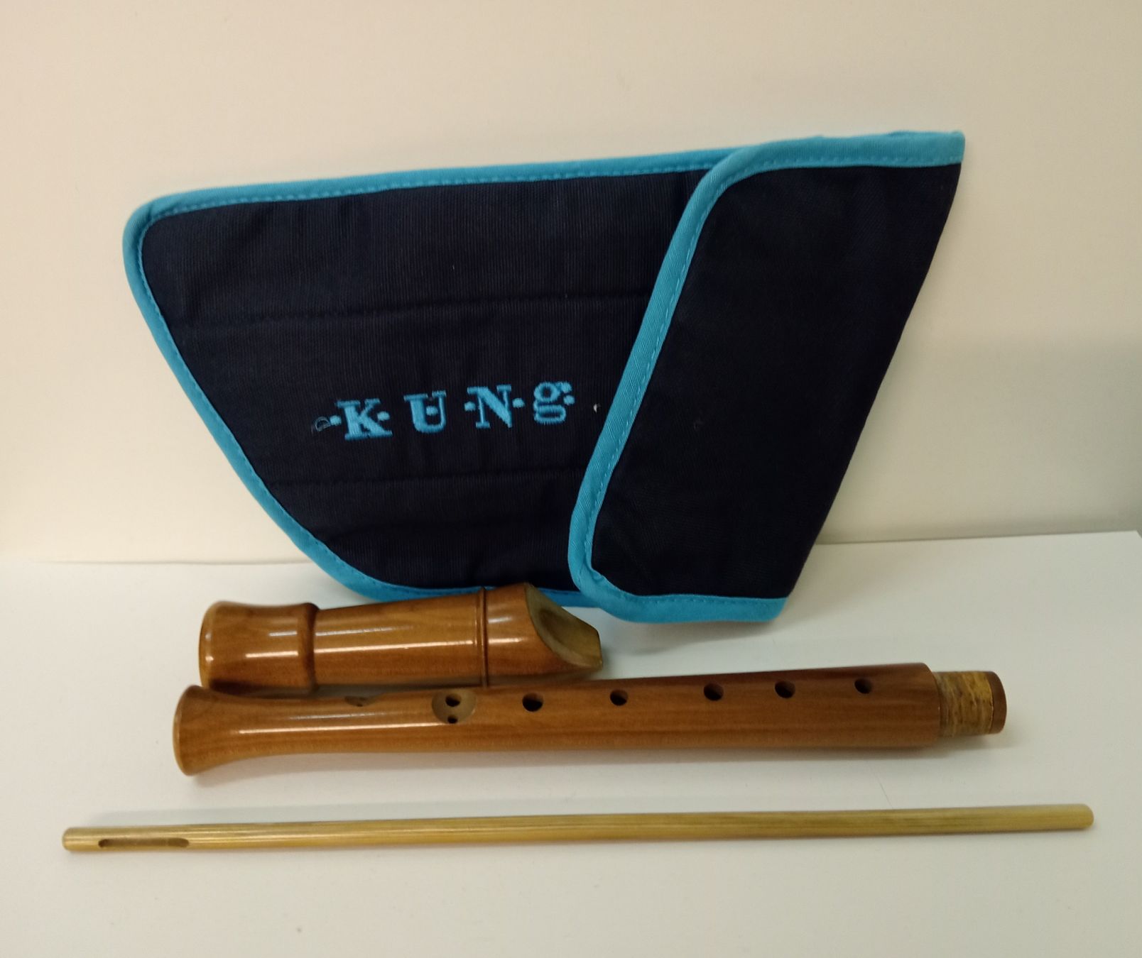 Strumenti musicali: Aura Blockflöte E. Oesch Basel Selection Mit Küng Etui 32 cm – Usato da Allschwil venduto da Evgeniia78 5