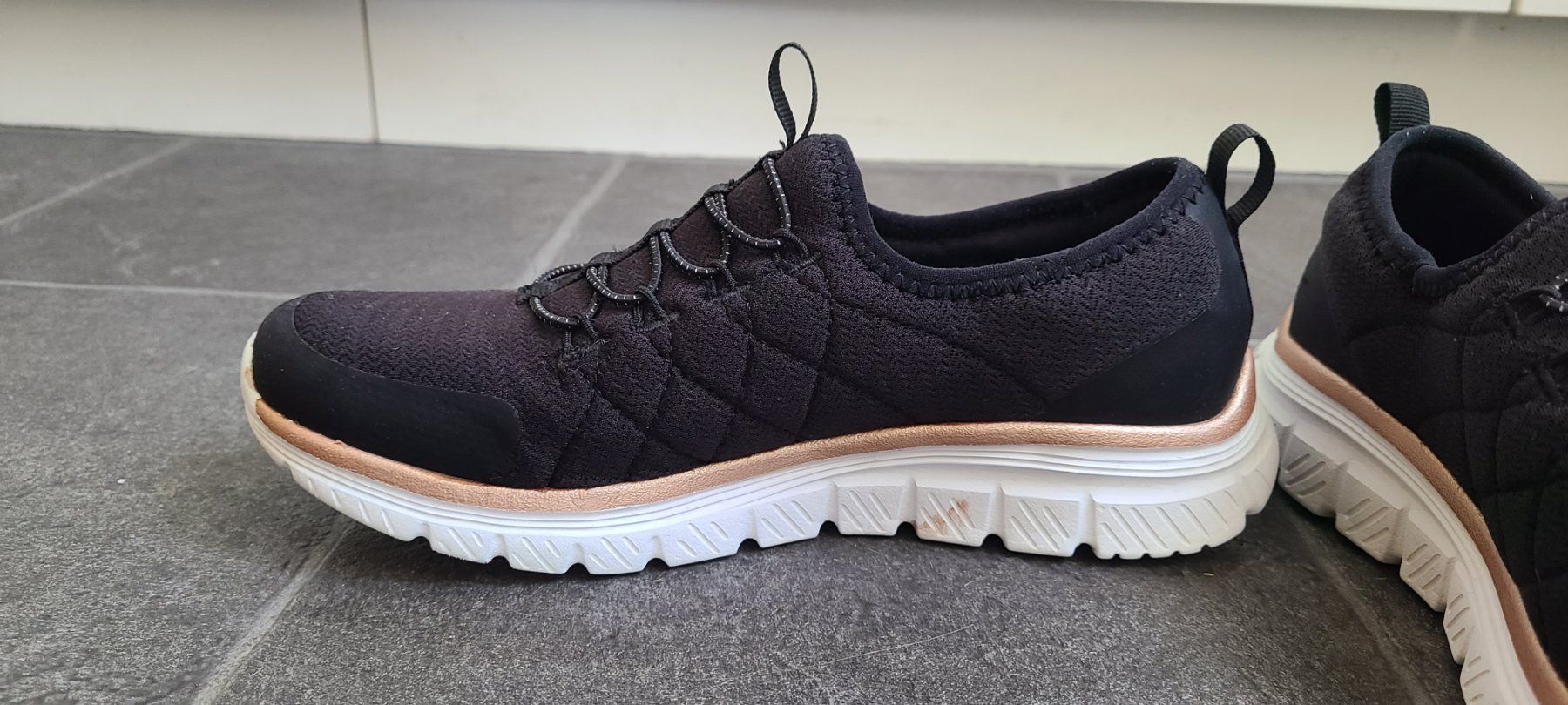 Skechers Scarpe da donna: Sneaker von Skechers, Gr. 37 – Usato da Basel venduto da arozul 1