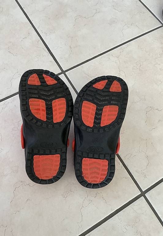 Scarpe per ragazzi: Hausschuhe Grösse 32 – Usato da Zimmerwald venduto da wuff81 1