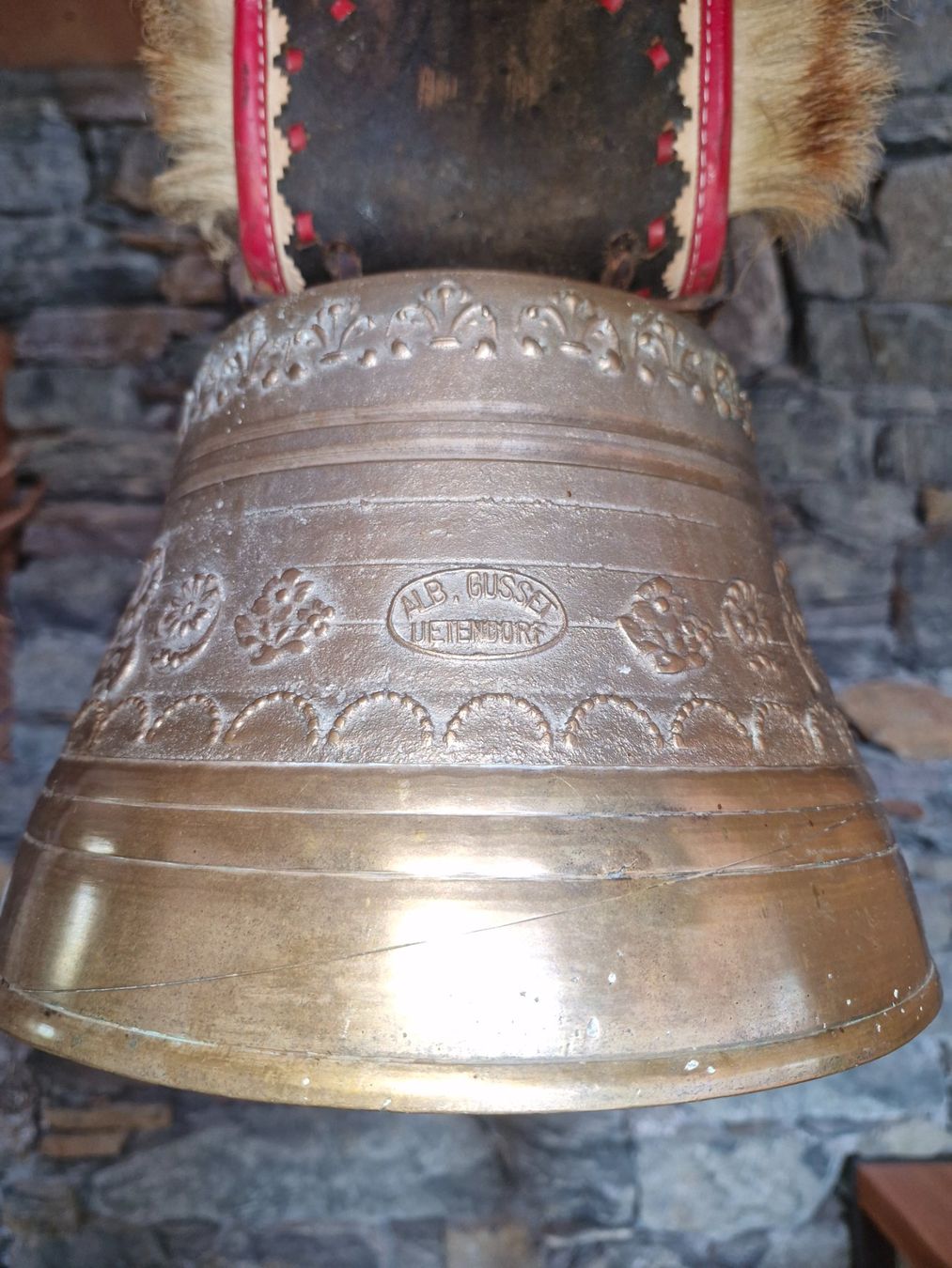Cloches & sonnailles: Glocke Treichel 1967 – D'occasion à Guarda par rue_bpd7 4