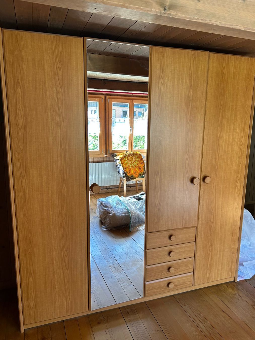 Armadi: Kleiderschrank aus Eichenlaminat, Breite 196 cm – Usato da Innertkirchen venduto da Urbachtal