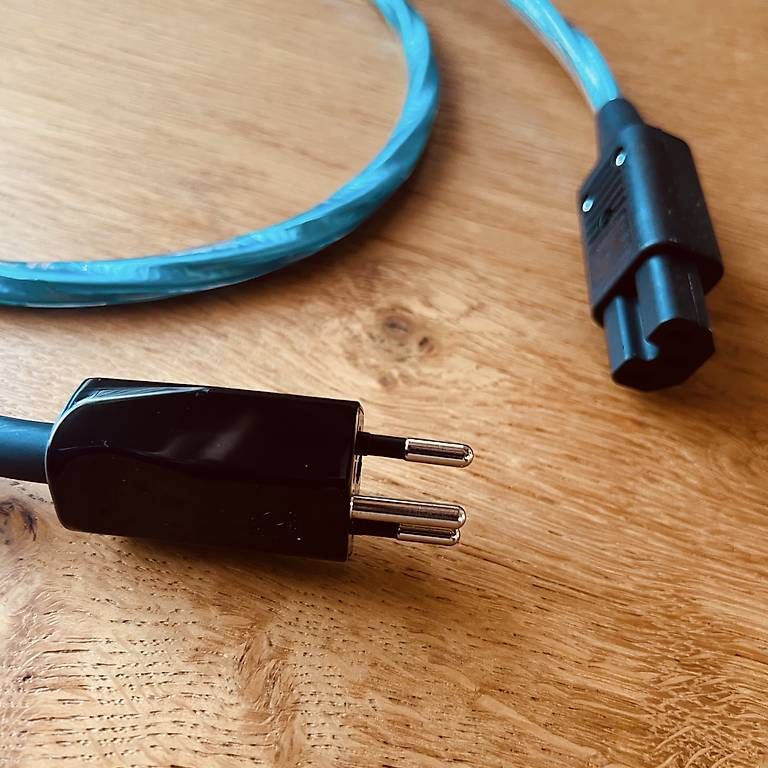 Câbles: Trigon Volt CH Netzkabel  | 1.3m | Neu & klangstark – D'occasion à Adlikon b.Regensdf par Cabelking_87 2