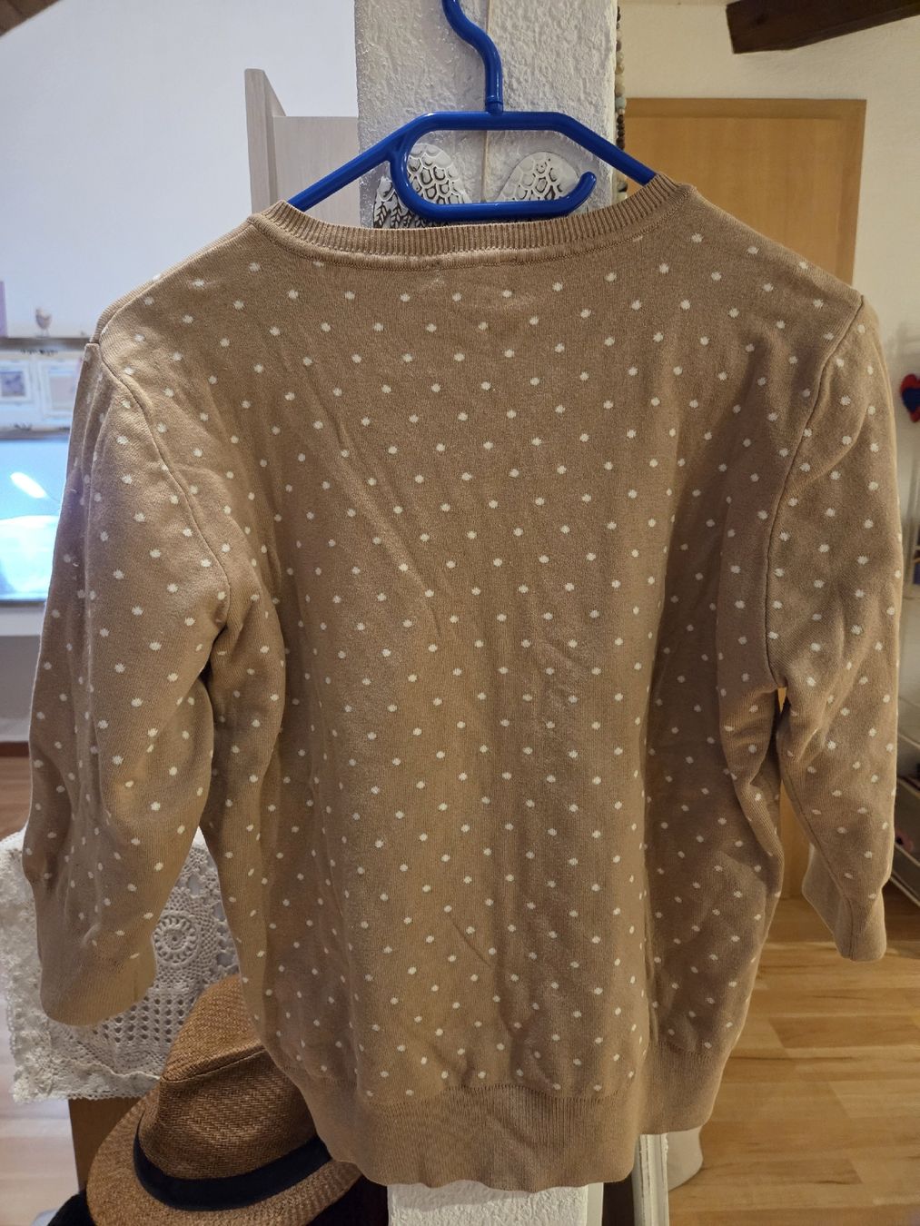 Peter Hahn Giacche: Peter Hahn Strickjacke, beige mit Punktmuster, Gr. 40 – Nuovo (secondo la descrizione) da Busswil BE venduto da Angy1974 1