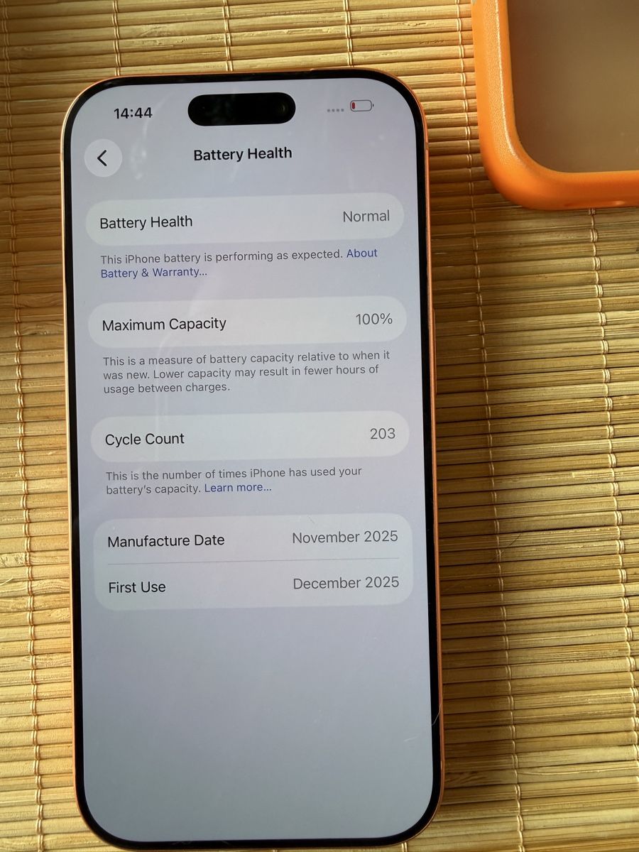 Apple Telefoni cellulari / Smartphones: iPhone 17 pro top zustand! – Nuovo (secondo la descrizione) da Zürich venduto da Yoni_to 1