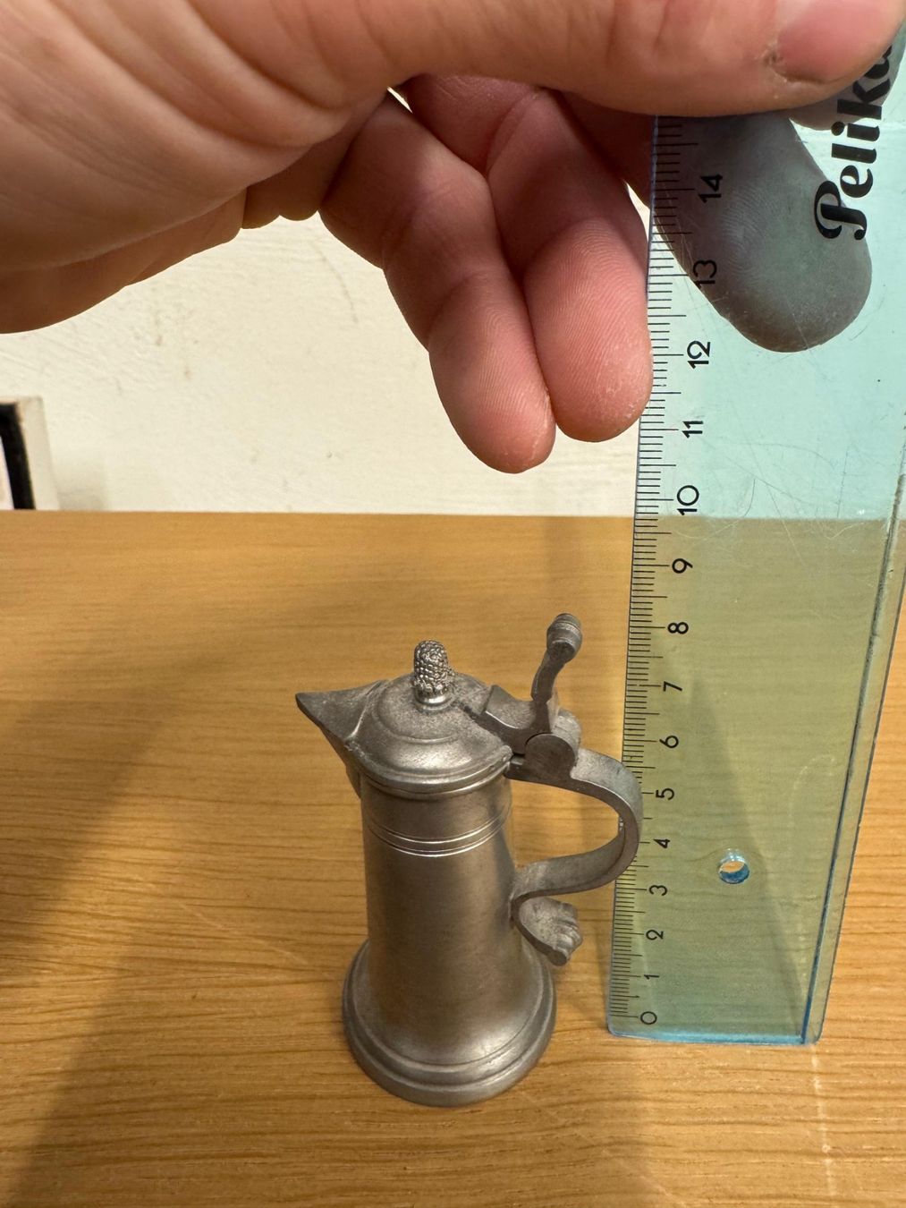 Karaffen: Antiker Zinn Krug Miniatur mit Klappdeckel – Gebraucht aus Birsfelden von inf_l2yy 1