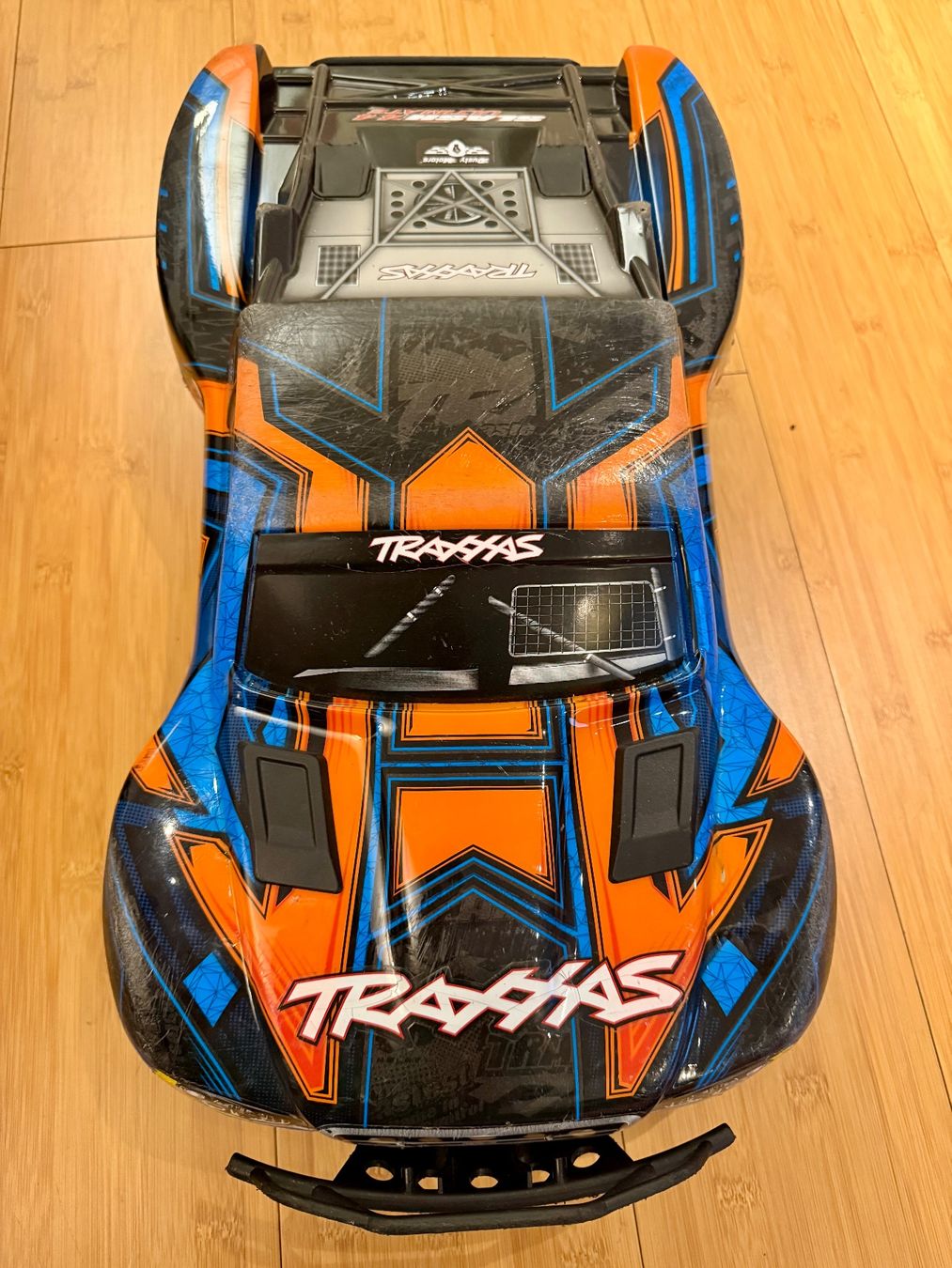 Traxxas Modellismo RC: Traxxas Slash 4WD mit Clipless-Karosserie – Usato da Gordola venduto da heli-teck 1