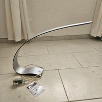 Schicke LED-Tischlampe, neuwertig - Top Design für Büro!
