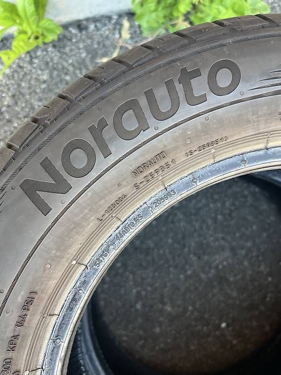 Pneumatici & Ruote complete: 2 x 175/65/14 Sommerreifen  – Usato da Frasnacht venduto da nobloff 3