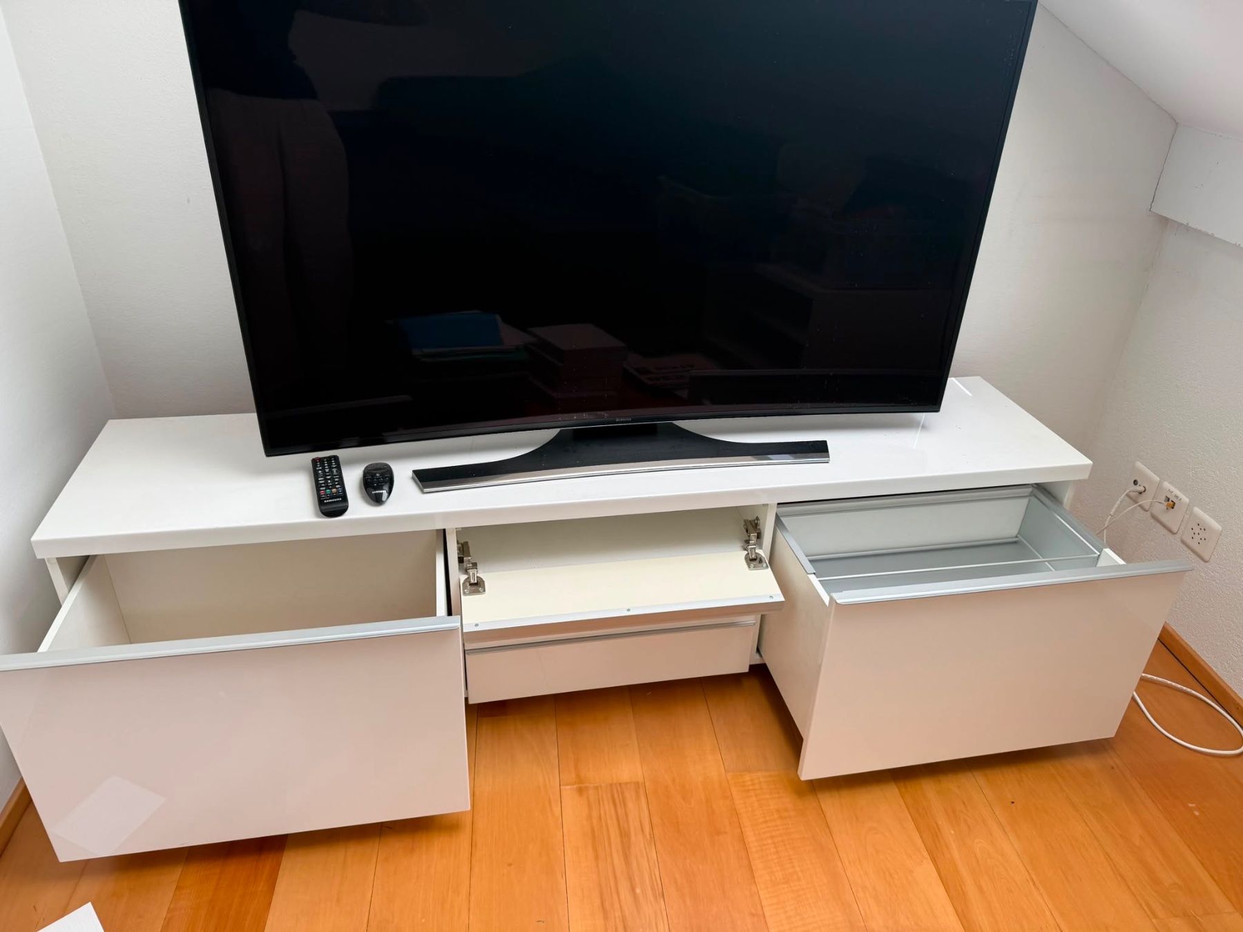 TV Möbel: TV Möbel weiss – Gebraucht aus Schindellegi von _Chiara_97 1