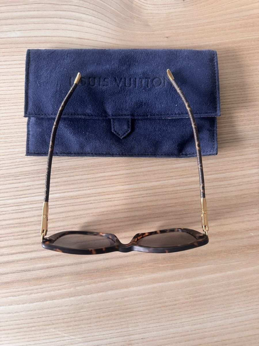Louis Vuitton Occhiali & Lenti: Louis Vuitton luxury sunglasses with original case – Nuovo (secondo la descrizione) da Zollikon venduto da Parsenrapid 2