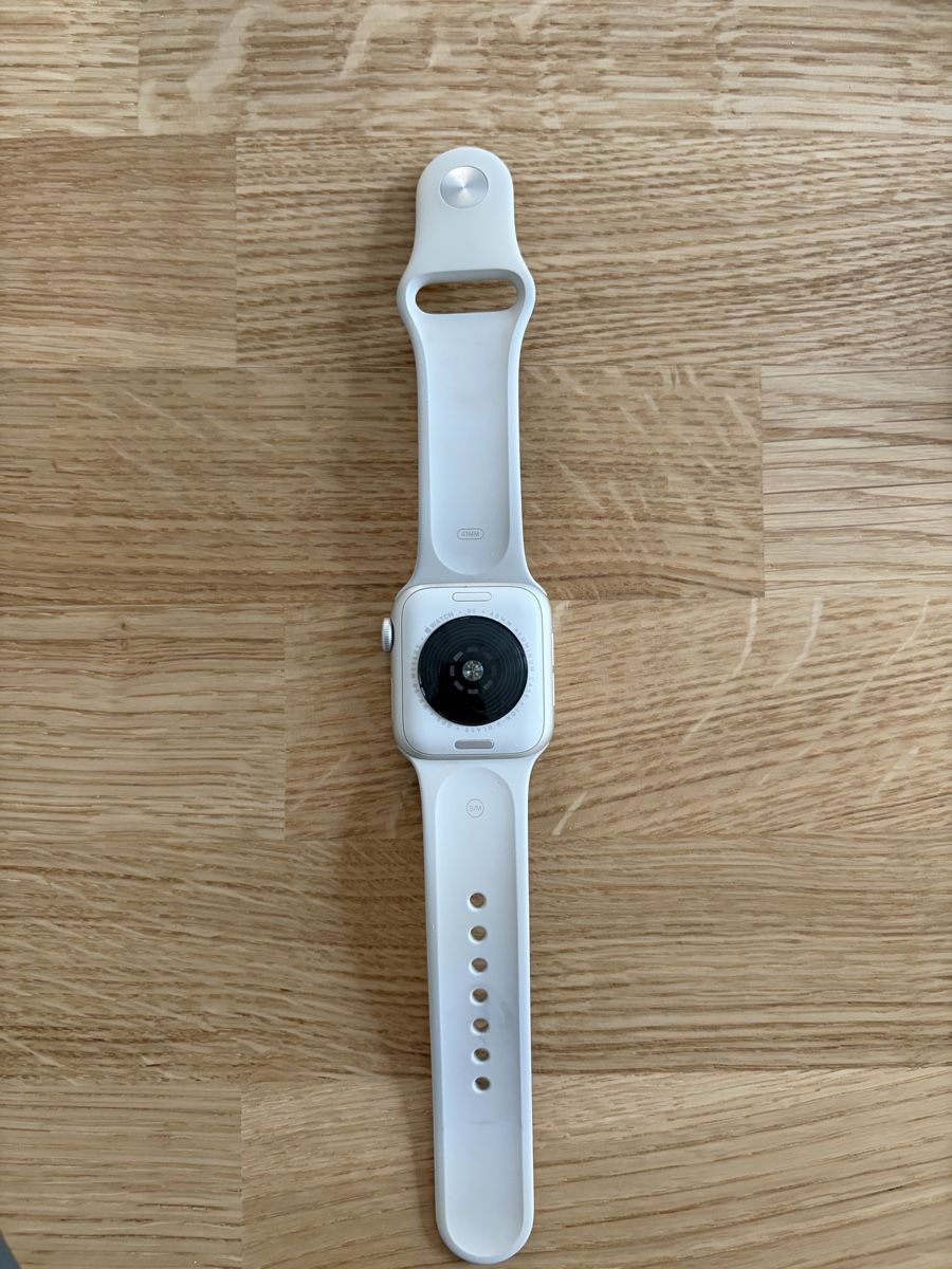 Apple Smartwatch: Apple Watch SE 2.Generation 40mm Starlight – Usato da Zürich venduto da mse_5rwj 5