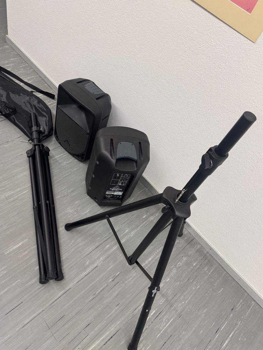 Behringer Haut-parleurs: Lautsprecher mit Stativ Set Behringer – D'occasion à Rapperswil SG par Nida.h 2