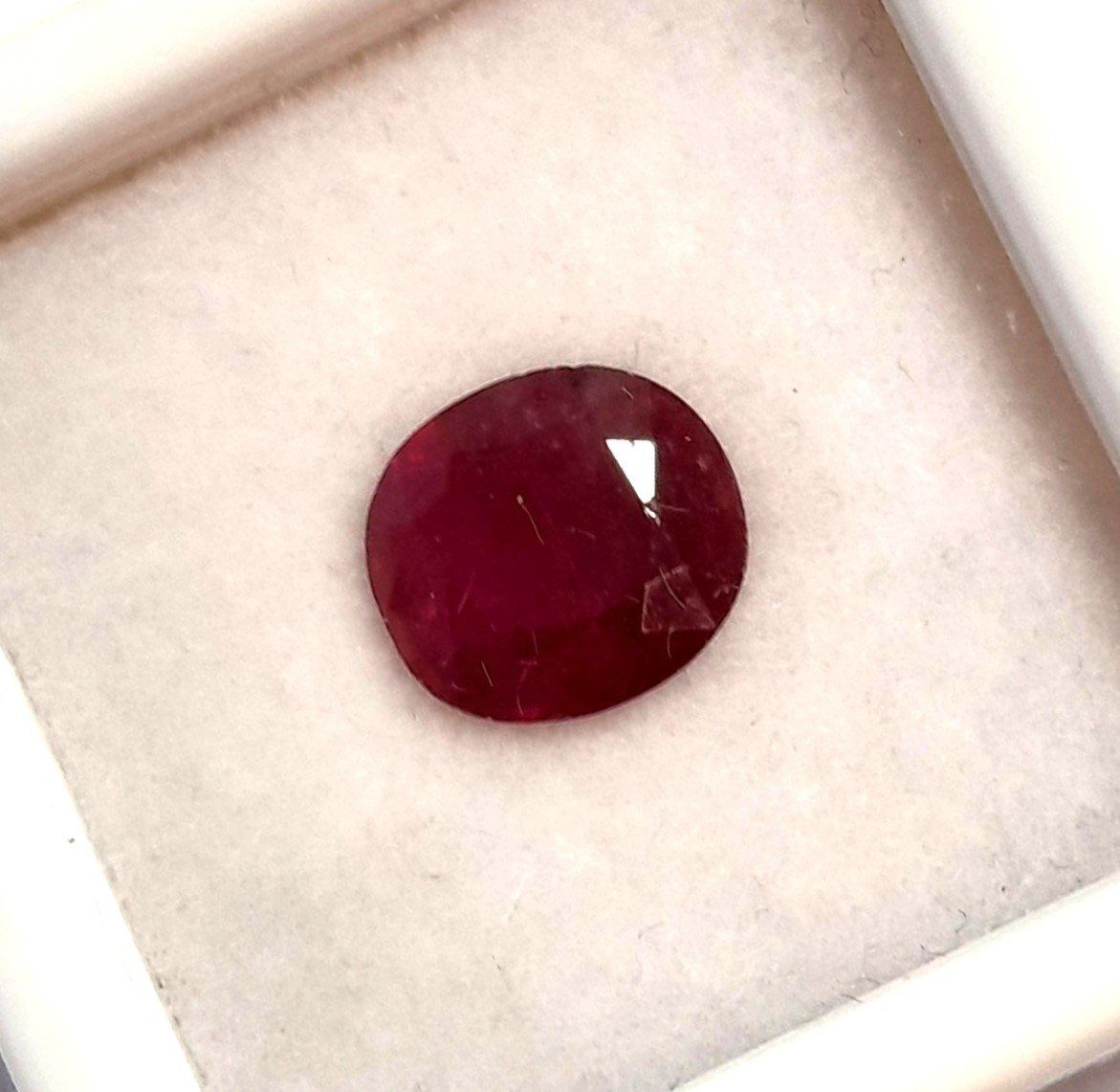 Pietre preziose: Rubis ovale 8x7 mm - Valeur 110.- Fr – Nuovo (secondo la descrizione) da Grimisuat venduto da Valgem 1
