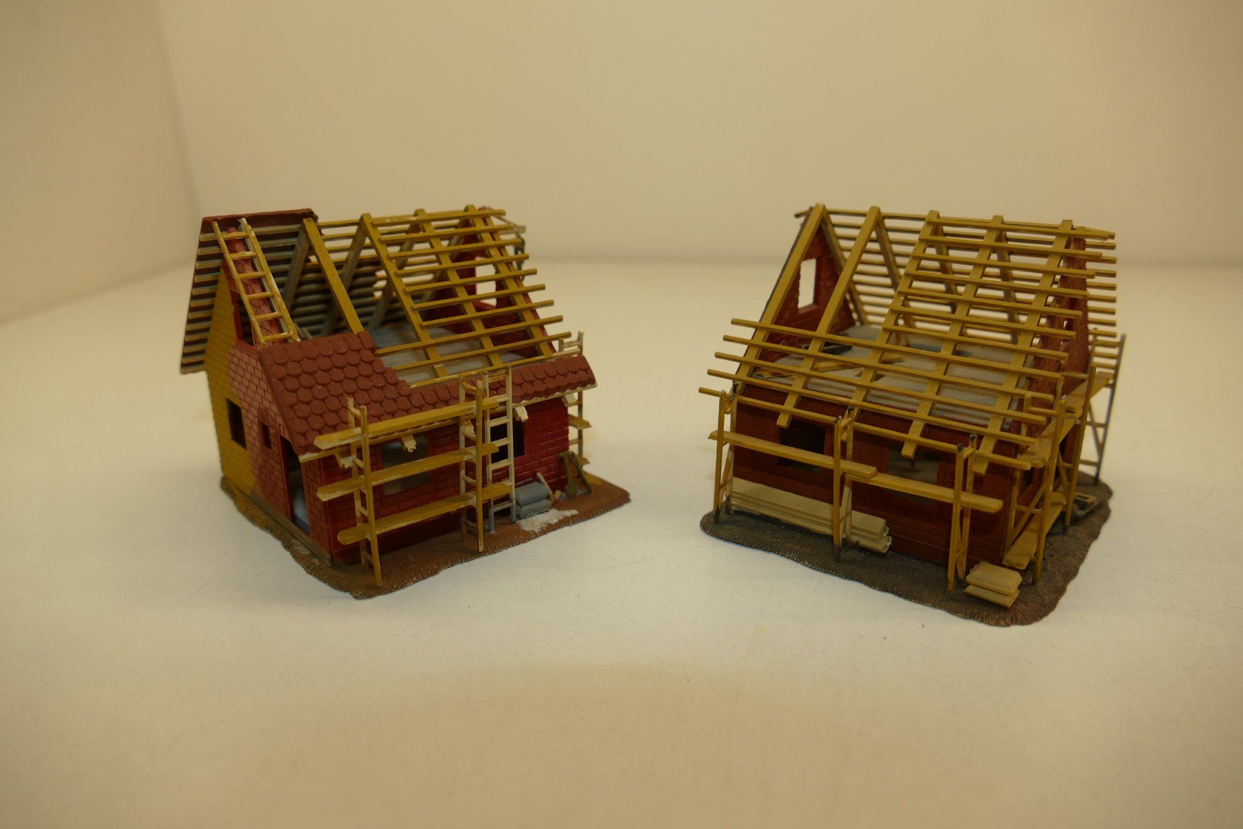 Modelleisenbahnen: Spur H0: 2xHäuser im Bau – Gebraucht aus Niederhasli von rail-duerst 1