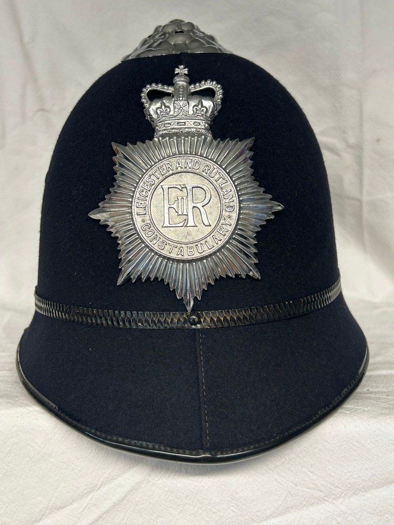 Uniformi: Bobbyhelm, Polizei, Cambrigeshire, Constabulary – Usato da Sarmenstorf venduto da zefplupo