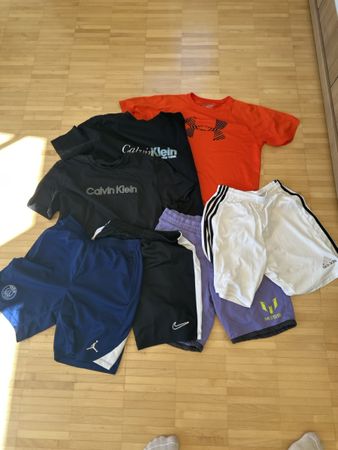 Sport Bekleidungsset Marken Mix T-Shirts Shorts gebraucht