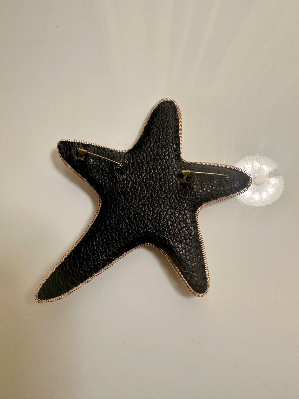 Spille & Fermagli: Elegant Star Brooch, Handcrafted, Beaded Accessory – Nuovo (secondo la descrizione) da Oftringen venduto da Eylem79 9