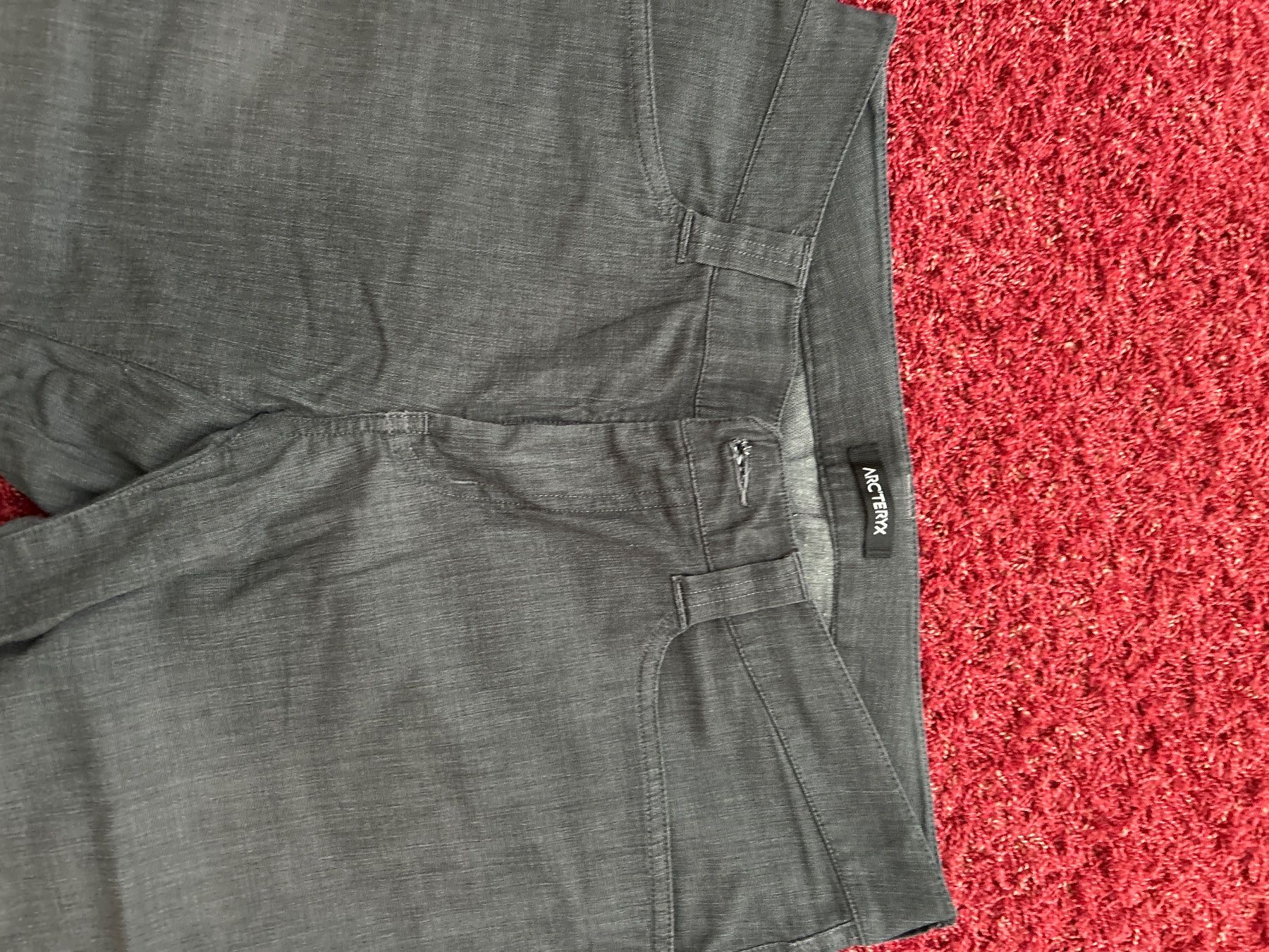 Arcteryx Pantaloni: Pantalons Arc'teryx Hommes Gris Taille 32 – Usato da Biel/Bienne venduto da ponpon_bleu 1