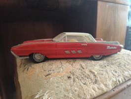 alter Ford Thunderbird blechauto