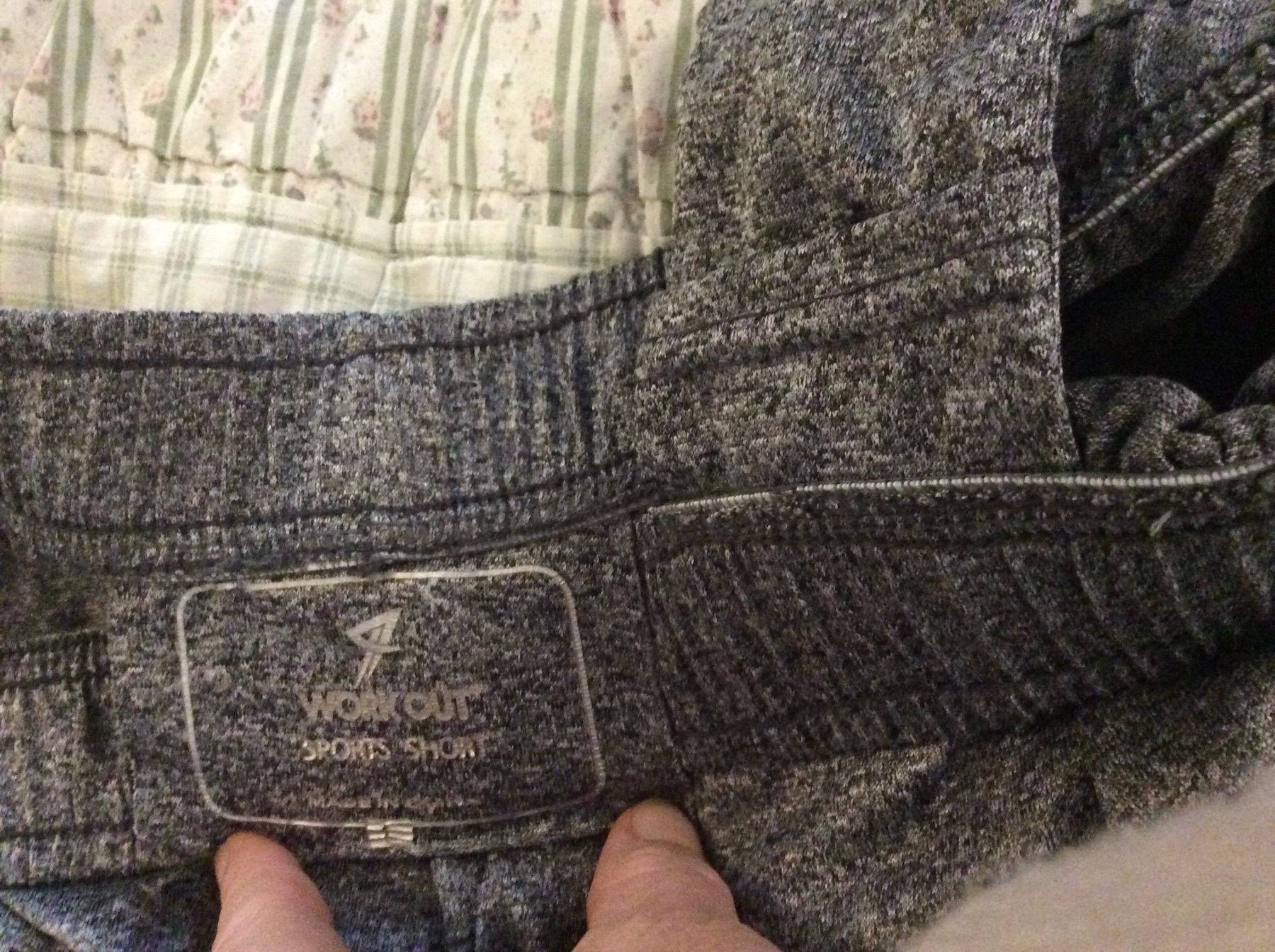 Pantaloni: Kurze Turnhose Grau WorkOut Gr. 160 – Usato da Winterthur venduto da Kristiinag 5