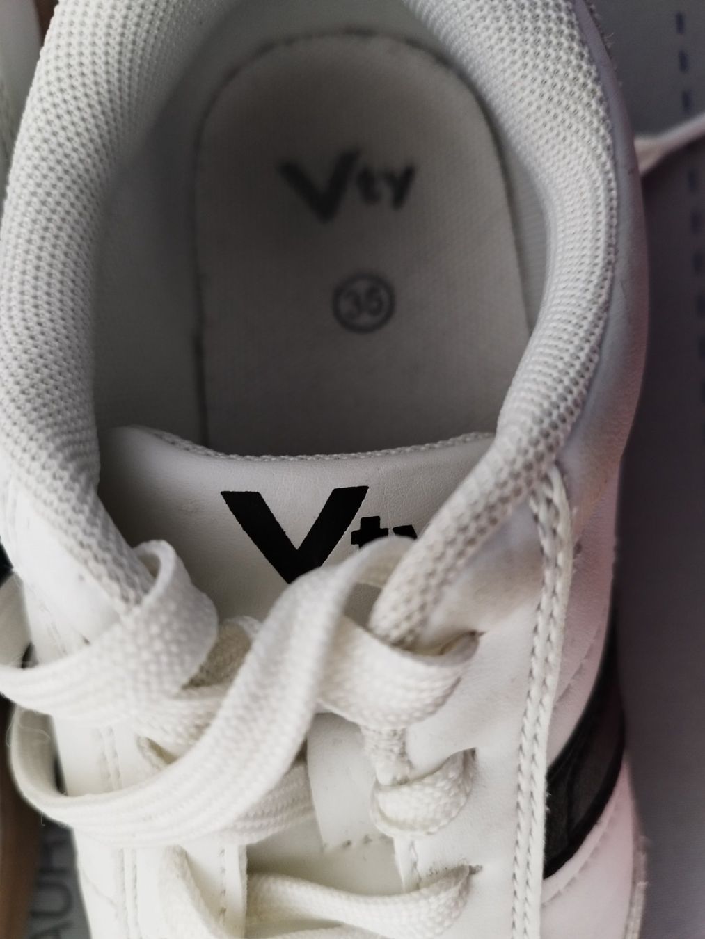 Scarpe da uomo: Hallenschuhe Grösse 35 Vty – Usato da Buchs AG venduto da Rohrsascha 2