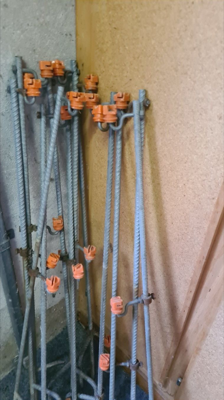 Recinzioni: Weidezau Pfösten 12 Stück – Usato da Hombrechtikon venduto da Arica1 1