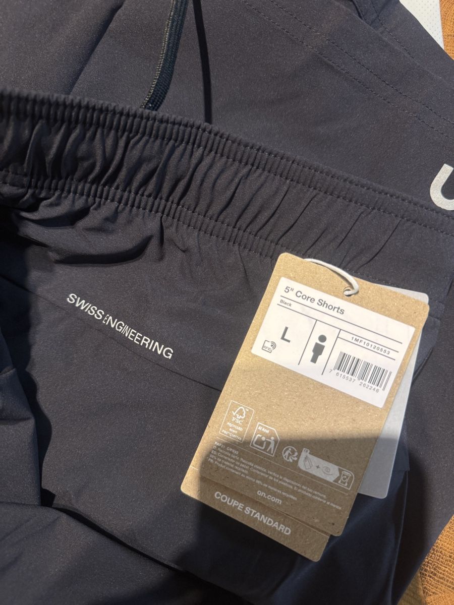 Pantaloni: On - 5" Core Shorts – Nuovo e nell'imballaggio originale da Richterswil venduto da Botondsz