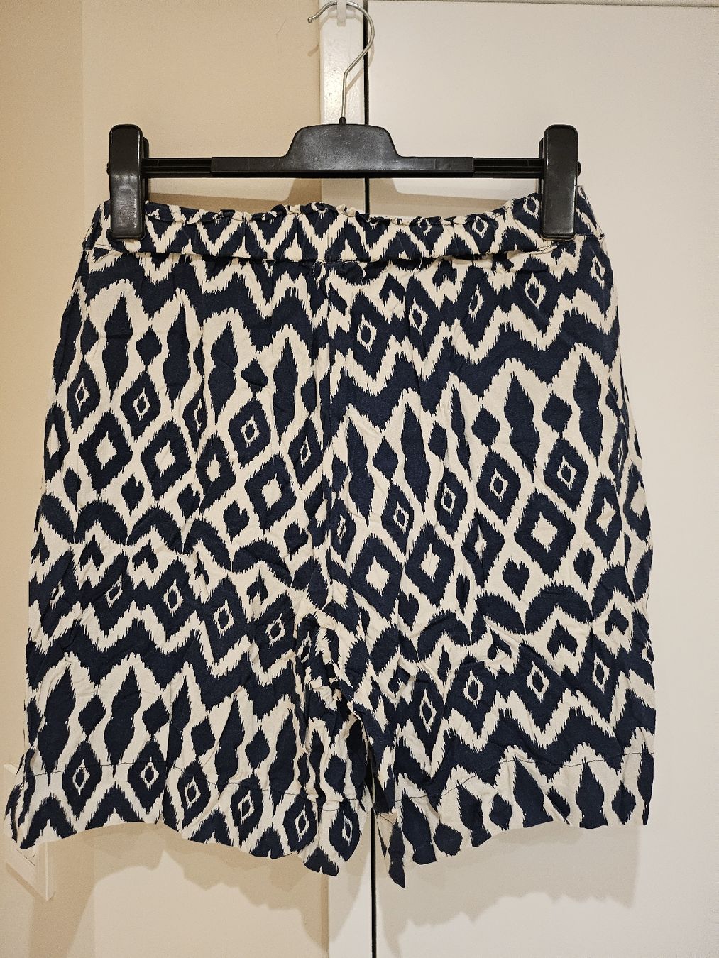 C&A Pantaloni: Bermudas Shorts gr.44 C&A blau gemustert Ethno – Usato da Allschwil venduto da na.wi.90 1