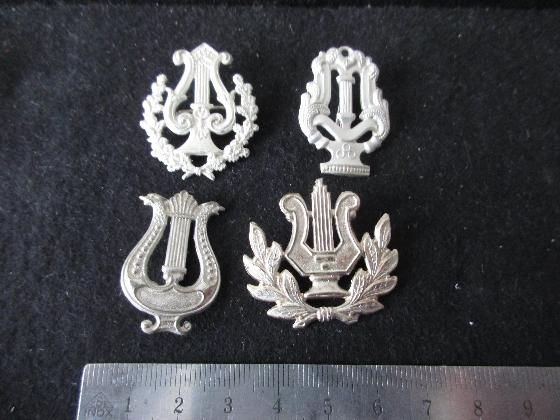 Placchette & Badge: 4x Hutabzeichen von Musik / Versilbert – Usato da Eschenbach LU venduto da Jack1711