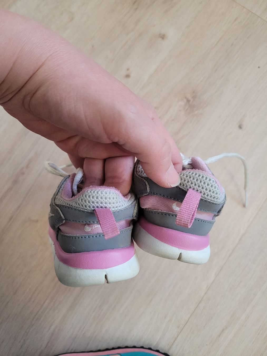 Nike Scarpe per ragazze: Turnschuh Nike Gr. 23.5 – Usato da Lupsingen venduto da sta_wgg5 4