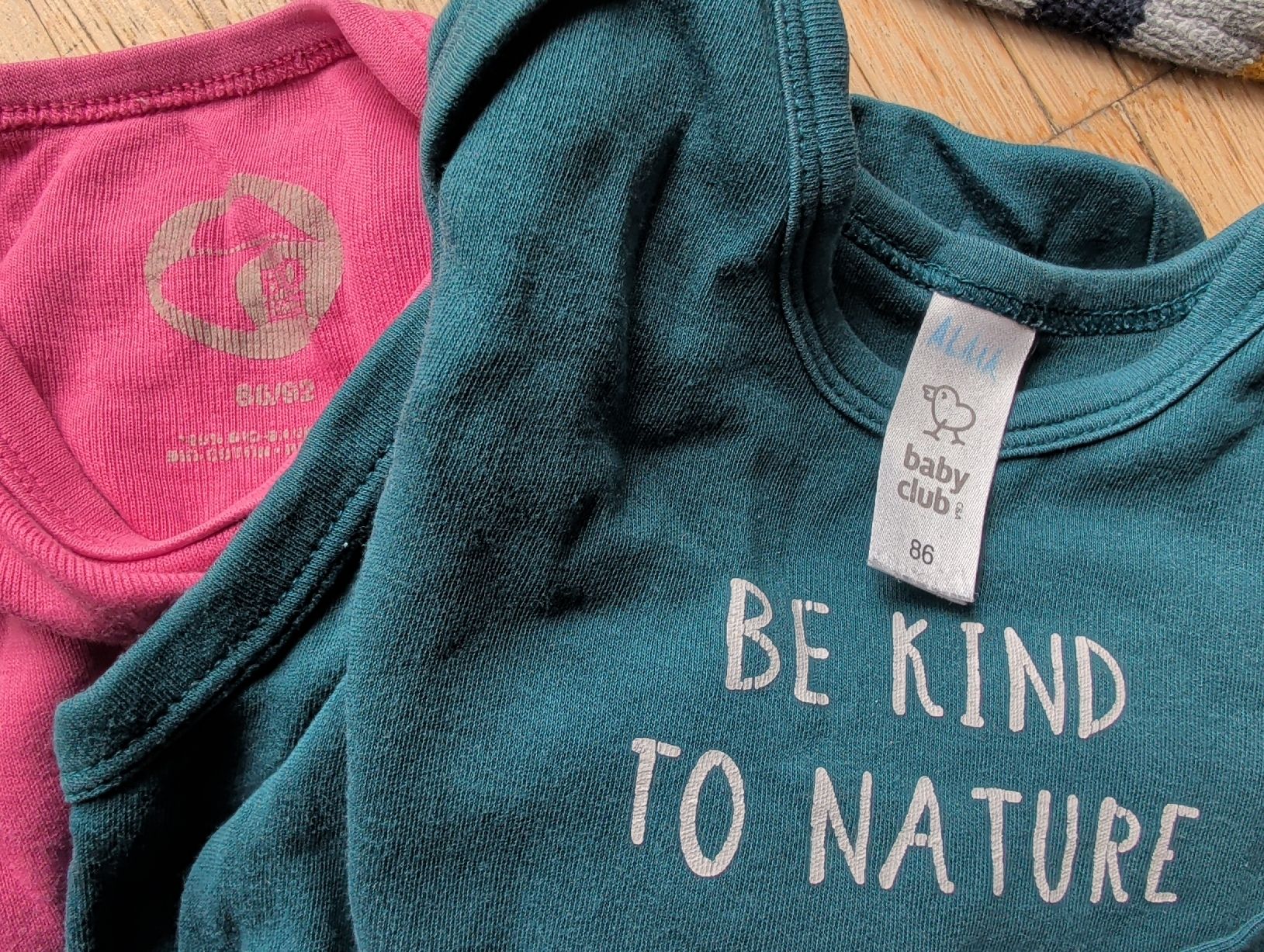 Lotti & Set di vestiti: Kinderkleider mir Pullover und 3 Body Grösse 86 – Usato da Zürich venduto da Spif 2
