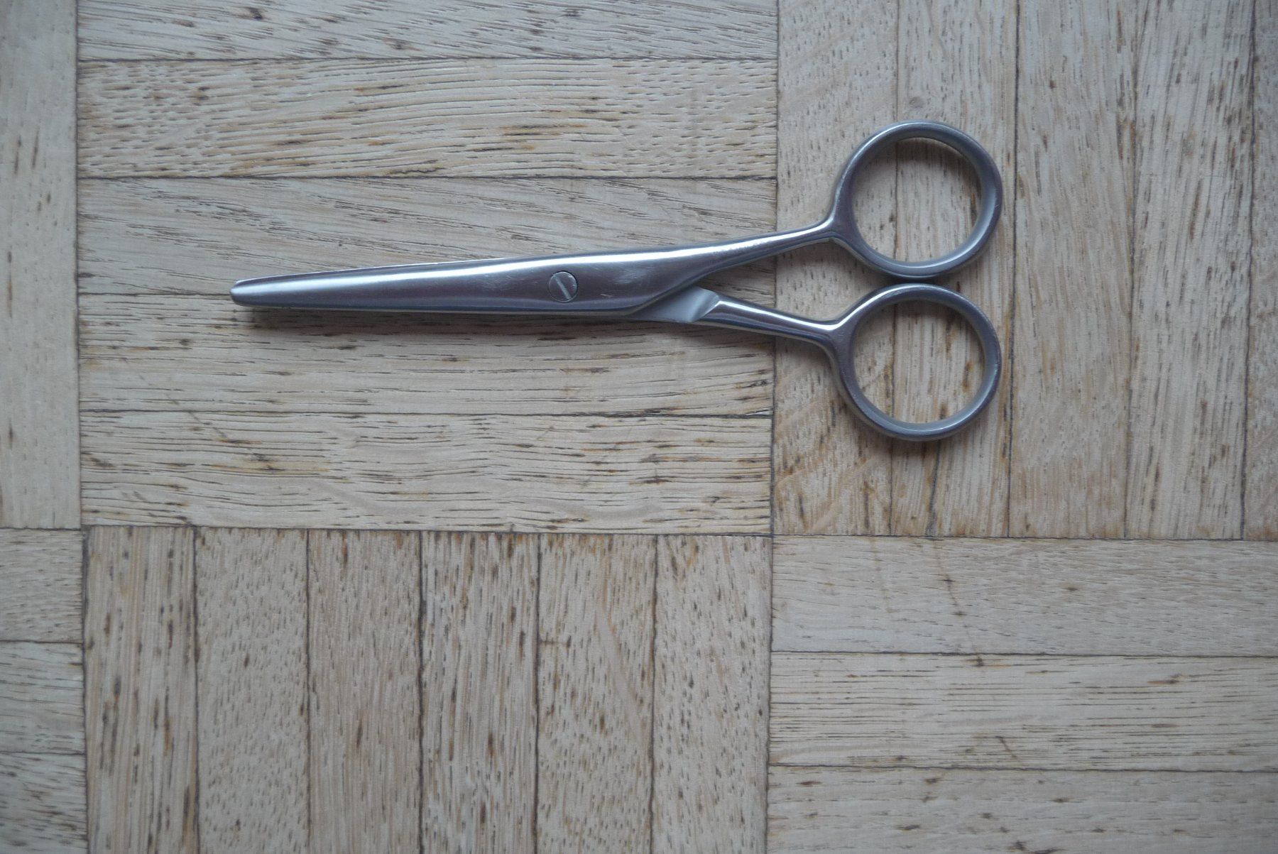 Medizinische Geräte: Kl. Schere, 13 cm – Gebraucht aus Zürich von Edje