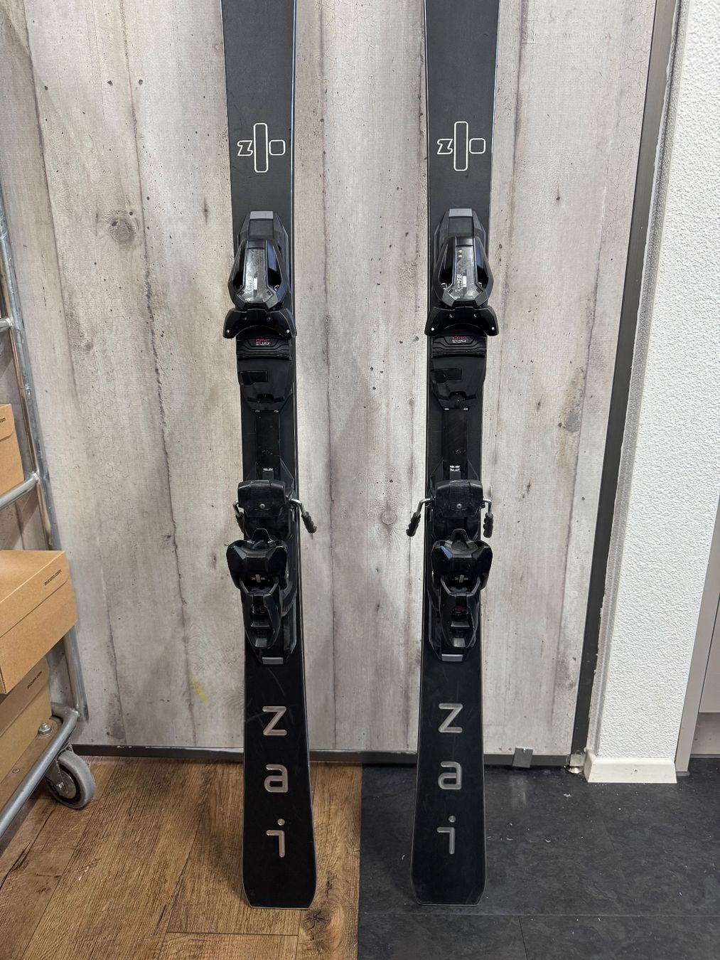 Zai Sci: ZAI Disruptor Black 158 cm inkl. Systembindung – Usato da Sursee venduto da rap_6ztg 2