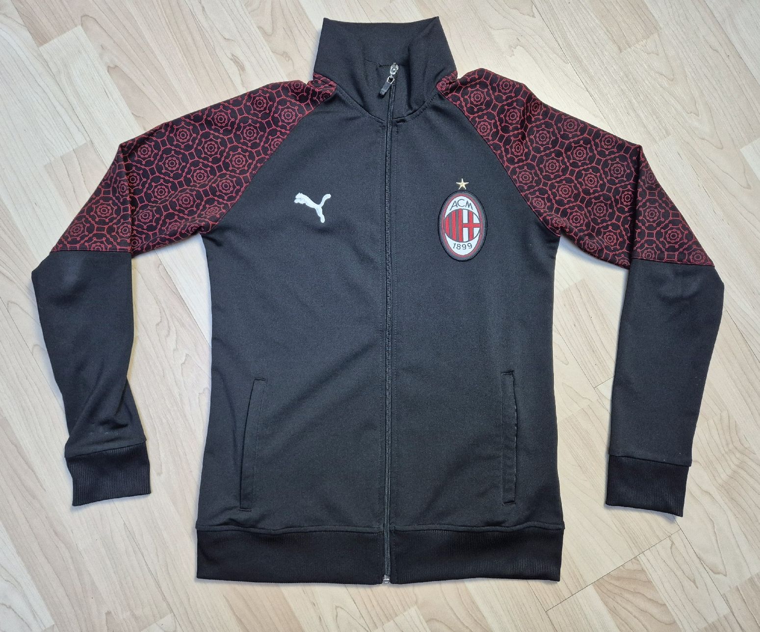 Puma Jacken: Puma AC Mailand Trainingsjacke Gr. S/M – Neu (gemäss Beschreibung) aus St. Gallen von CaliSunshine