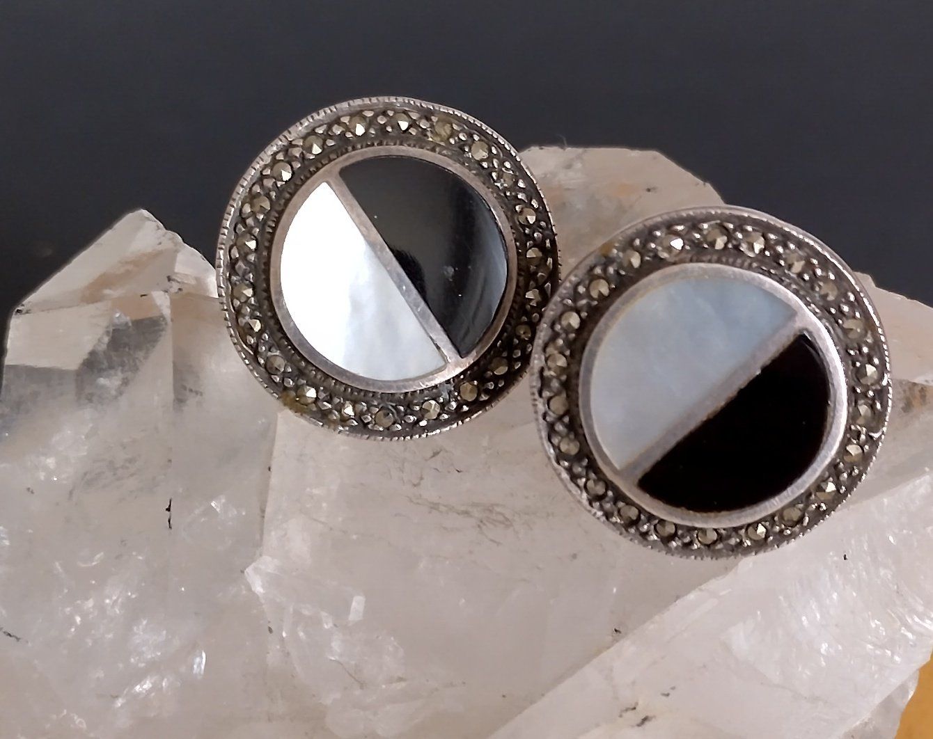 Orecchini pendenti & Orecchini a lobo: OHRRINGE SILBER 925 MIT MARKASITEN ONYX UND  PERLMUTT – Usato da Romanshorn venduto da Glitzer-Paradies