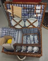 Picknick- Weidenkorb mit Zubehör für 4 Personen, neuwertig