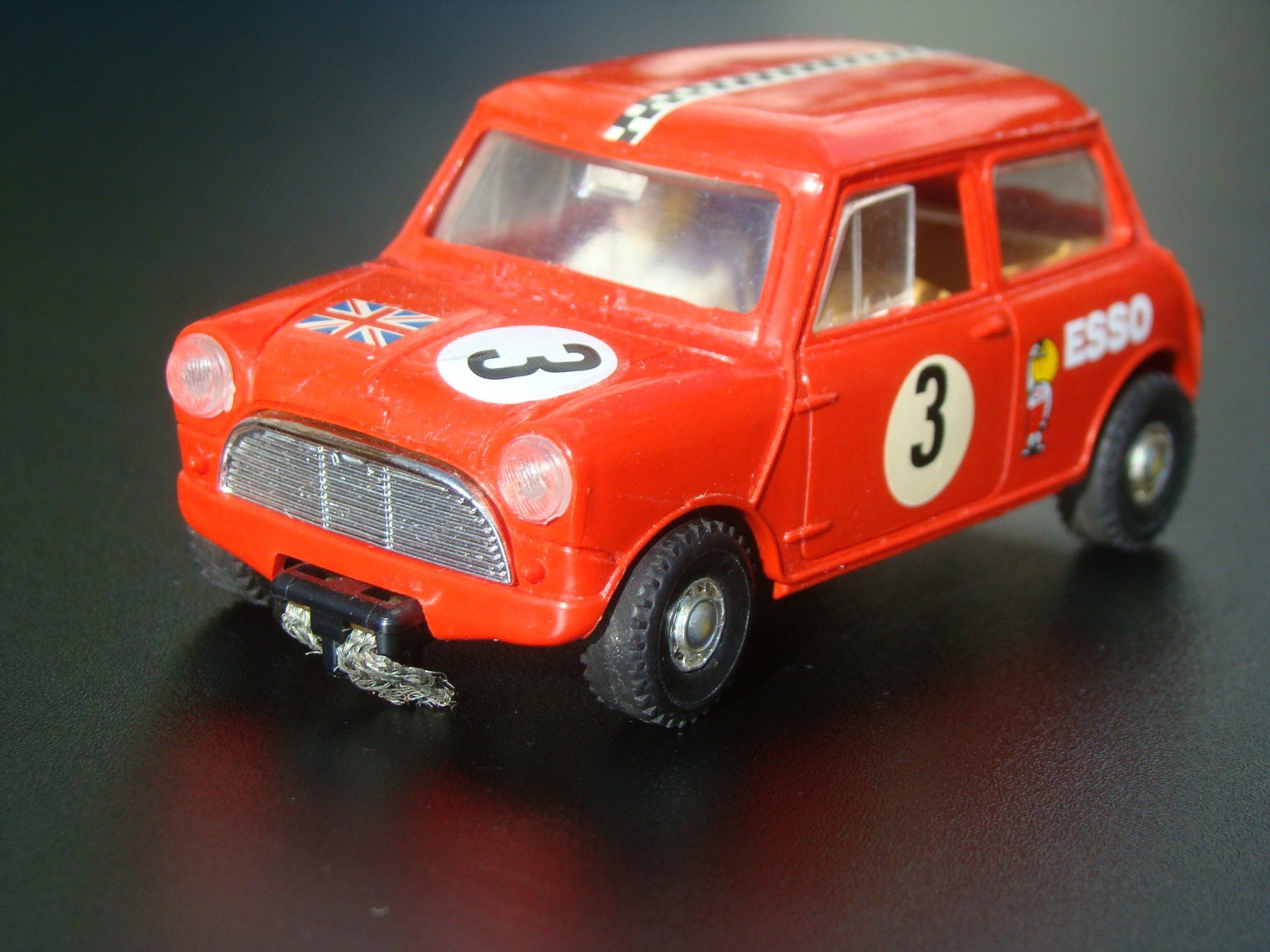 Piste: Scalextric Mini Cooper rot Frontantrieb selten 60er – Usato da Walzenhausen venduto da Vanquish711 1